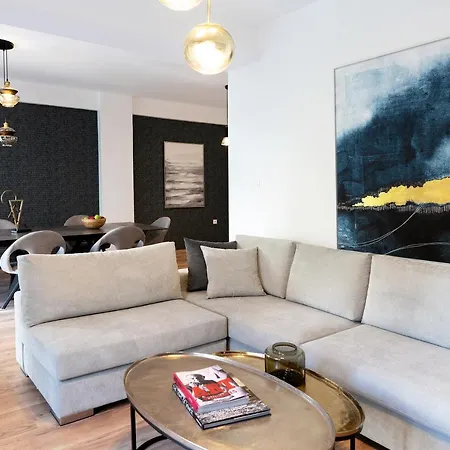Apartment Stylish 2br With Lush Terrace Near National Museum Athens