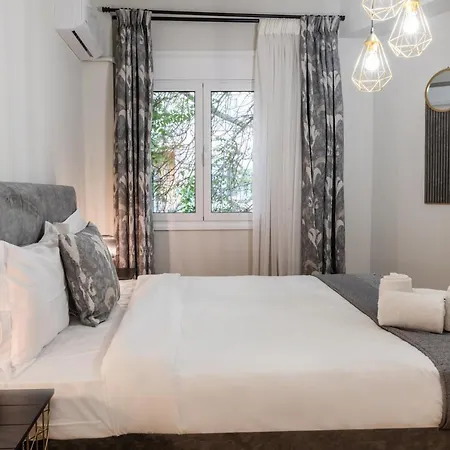 Stylish 2br With Lush Terrace Near National Museum Athens