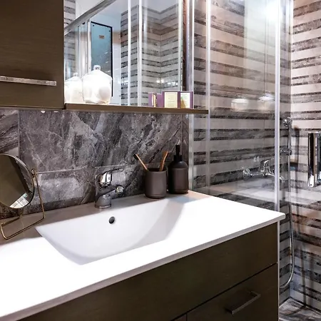 Stylish 2br With Lush Terrace Near National Museum * Athens