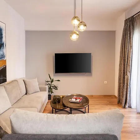 Apartment Stylish 2br With Lush Terrace Near National Museum Athens